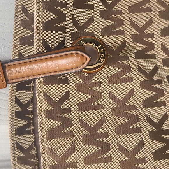 Handbag - Picture 5 of 9